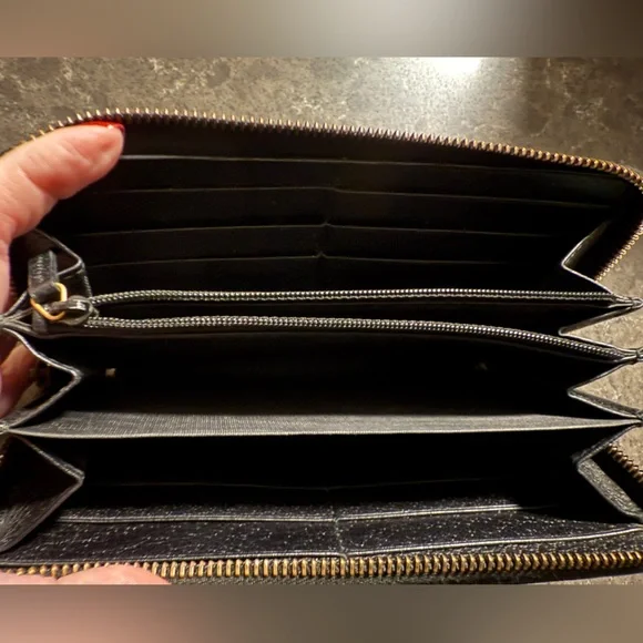 Gucci Black Leather Gold Bee and Star Long Zip Wallet with COA - Picture 10 of 13